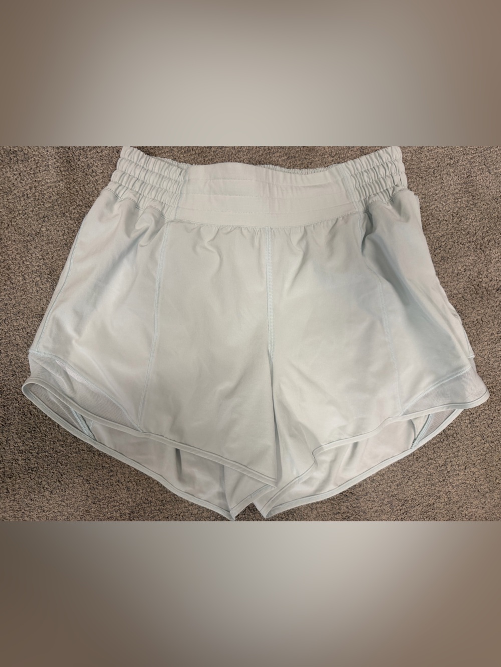 lululemon athletica Hotty Hot shorts long size 6 very light mint green